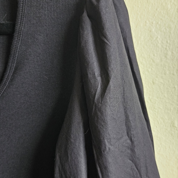 Old Navy Blouse - Picture 5 of 6